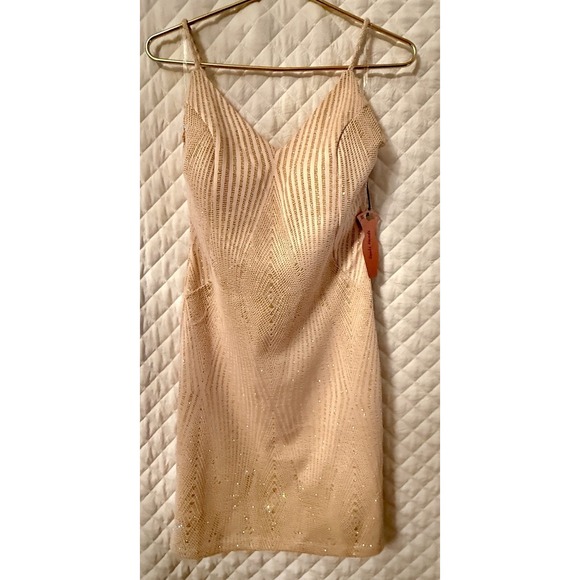 Haute Monde Dresses & Skirts - NWT Haute Monde Geometric Nude Gold Metallic Bodycon Dress Size L Art Deco Style